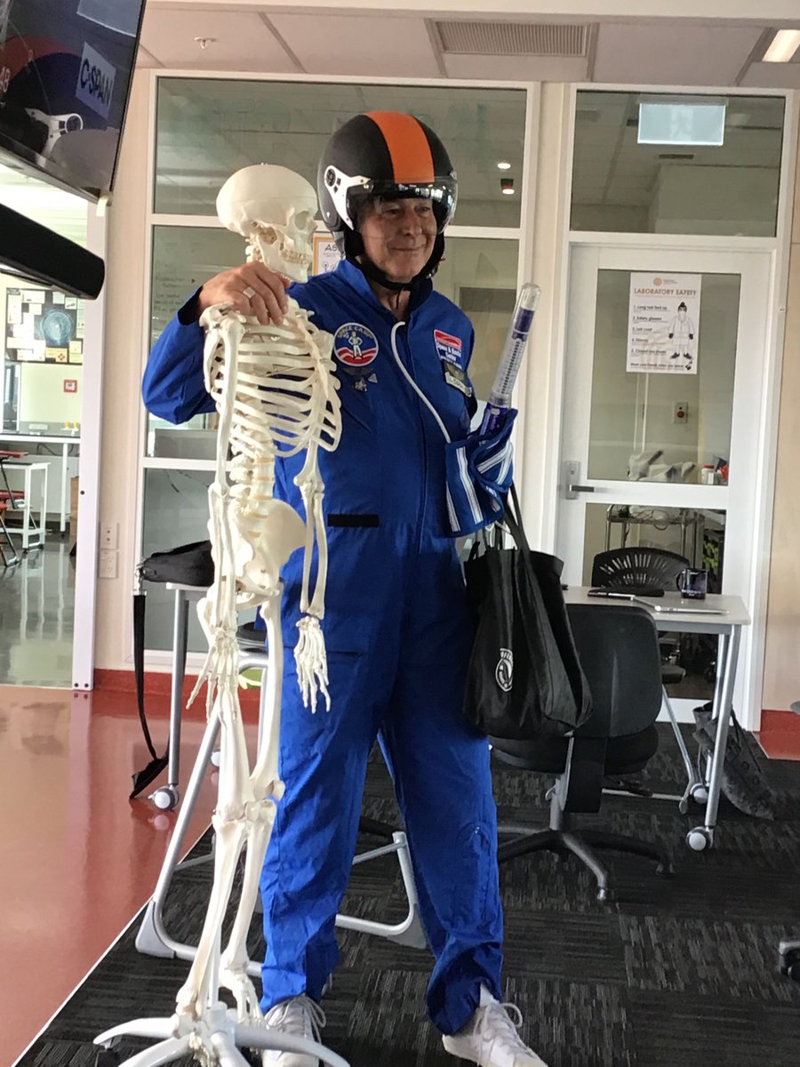 geevee1's tweet photo. When your travel companion has JUST been in space tooooo long ! What a day @OJCollege Passion Project! #crazyteacherideas.Just the most awesome team and support from @OJCollege learning coaches. #whatabuzz Aldrin. Some days just give you that extra boost #speciallearners https://t.co/fkjc69PoGx