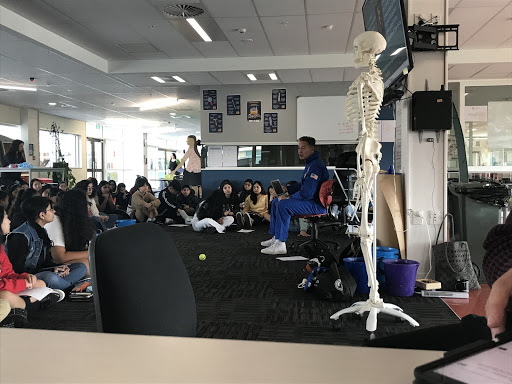 geevee1's tweet photo. When your travel companion has JUST been in space tooooo long ! What a day @OJCollege Passion Project! #crazyteacherideas.Just the most awesome team and support from @OJCollege learning coaches. #whatabuzz Aldrin. Some days just give you that extra boost #speciallearners https://t.co/fkjc69PoGx
