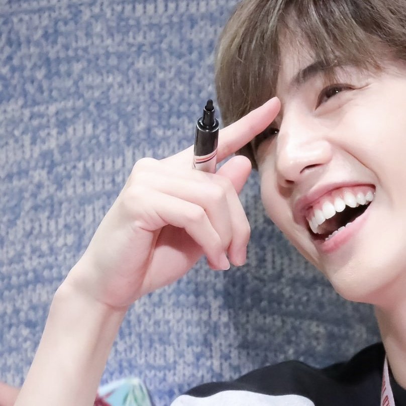 Mark Tuan& #39;s hands.a thread;