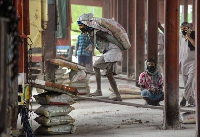 himanshu0070070's tweet photo. @antidespondent @WarrierNandita @triveni_katti #Salute2Men #Father #Brothers #Sons #Soldiers #Men
are working very hard to #CoronaHaregaIndiaJitega #SaveJobs #SaveSalaries #SaveEmployment
and when they return home they need to stay away untouched from family for whom they have worked tirelessly.
#MenSacrifices
#Salute2Men https://t.co/w1uOi1uuFr