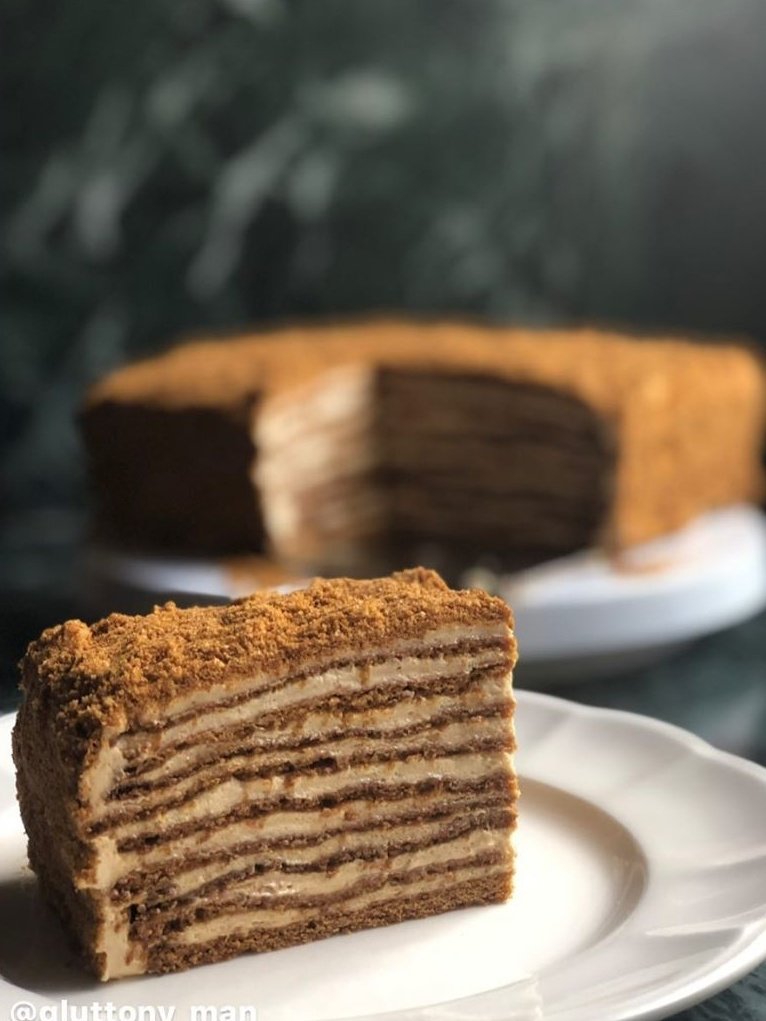  @caramelwings does bake sales (limited portions) of cakes and brownies.  @Alfifius suggests the Medovik, a Russian layered honey cake. It sounds so decadent, I want to break my non dairy diet and try it! Pics from insta.