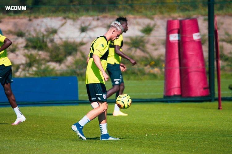 sbemanagement's tweet photo. #Preparation 🏋🏼♂️ La préparation continue pour @mcachbach8 🤴🏼avec le groupe professionnel du @FCMetz 🔜⚽️🙏🏻. #sbemanagement #strongertogether #teamsbe #mathieucachbach #cachbach #grenats #metz #fcmetz #training #ligue1ubereats #football #agency #agencylife #switzerland #france https://t.co/R1Tcx5IGRS