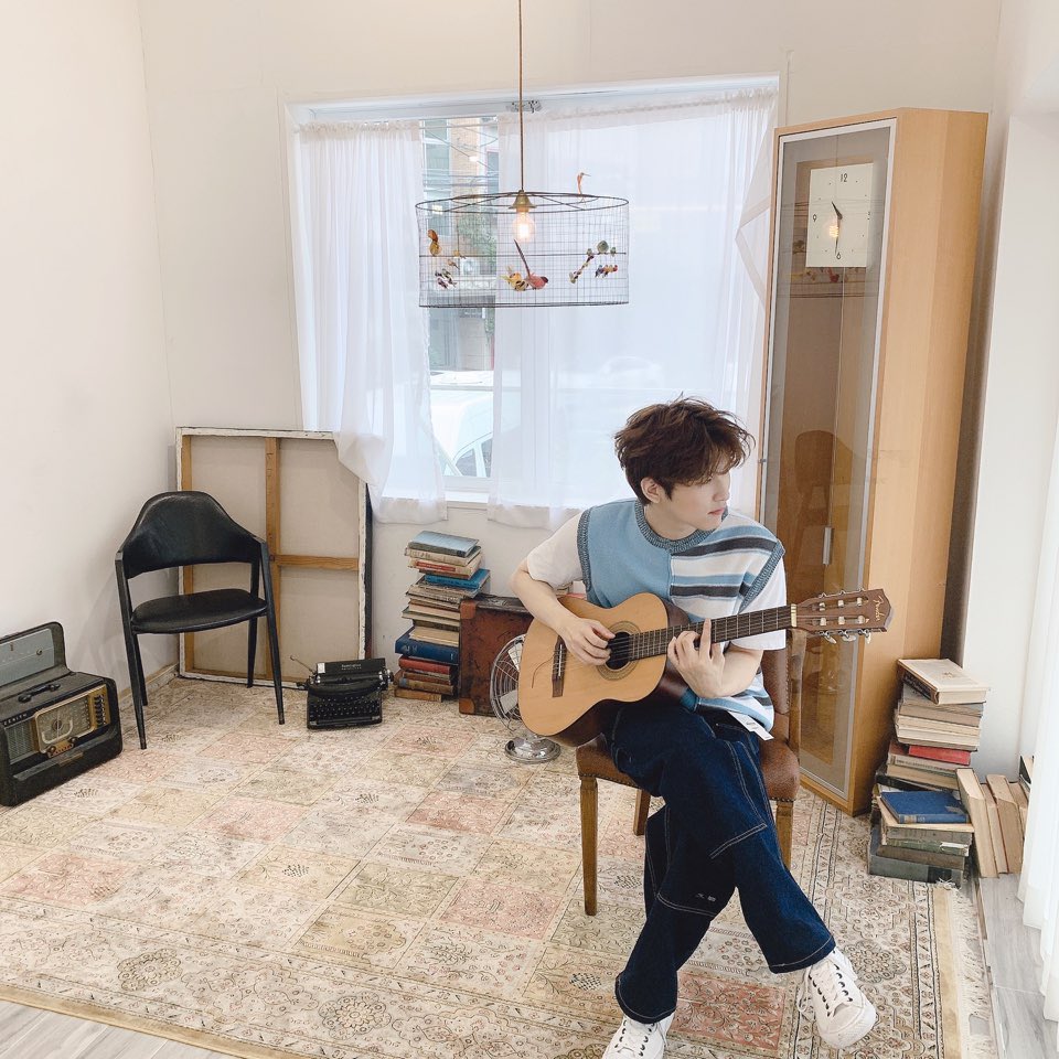 CRAVITY_twt's tweet photo. 러비티를 위해 기타치리 ~
소리가 들리는거 같쥬 ?

#저때가 #위잉위잉 #포토바이민희 #우빈 #맵스 https://t.co/95w5zd1Iut