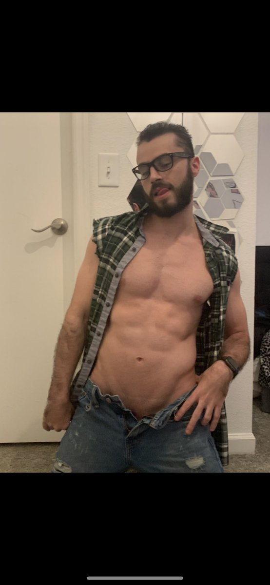 maxwell10031's tweet photo. Daddy was feeling himself tonight ;) if you want more of the show subcribe 😏 https://t.co/OFI6jzNfqB #onlyfans #onlyfansnewbie #MWtrains #dom #bdsm #flexible #adultperformer #NSFW #BWC #nsfwworkout #musclejock #sellingcontent #sellingonlyfans #paypig #abs https://t.co/yhXMfAOrHy