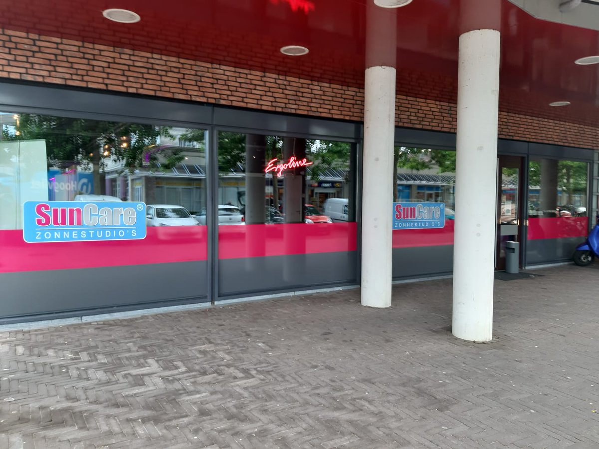 Na een huisstijl wijziging hebben wij de bestaande #raambelettering bij de #Arnhemse en #Amersfoortse vestiging van #SunCare Zonnestudio’s vervangen, zodat deze weer up-to-date is. Is de uitstraling van uw bedrijf ook aan een update toe? gevelreclame.nl