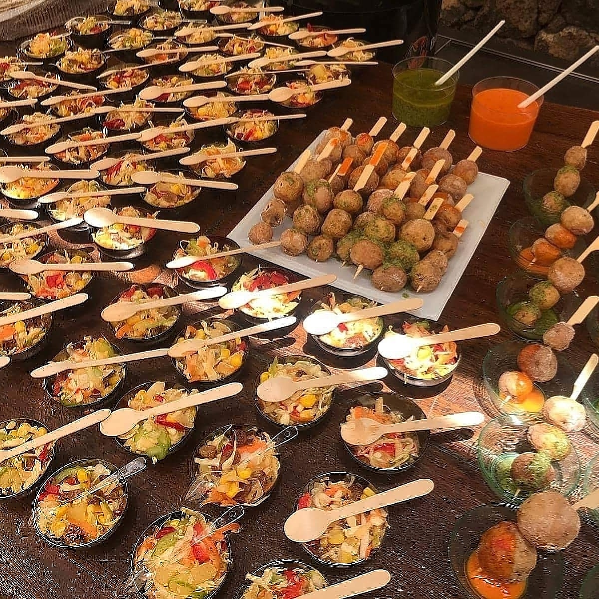 Buen viernes, si aún no tienes tu próximo evento elegido te ayudamos a ellos en El Buen Comer Arrecife y Playa Honda, ven a cualquiera de nuestros locales y te lo hacemos a medida, o llama al 627 476 313. También paellas para llevar.