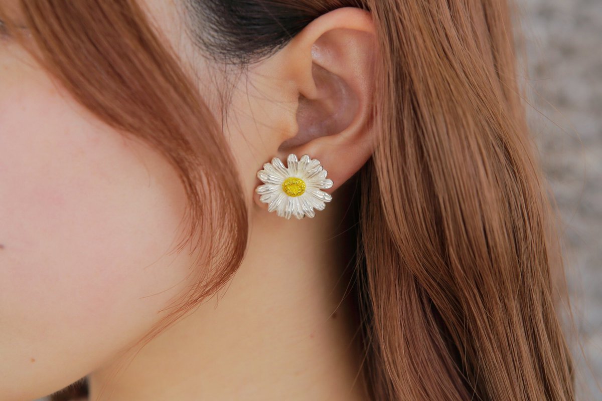 Bolero En Twitter Palnart Poc マーガレットピアス イヤリング 白いお花が 女性らしく可憐な印象を与えてくれます ギフトにもオススメです Bolero En Twitter Palnart Poc マーガレットピアス イヤリング 白いお花が 女性らしく可憐な印象を与えてくれます ギフトにもオススメです
