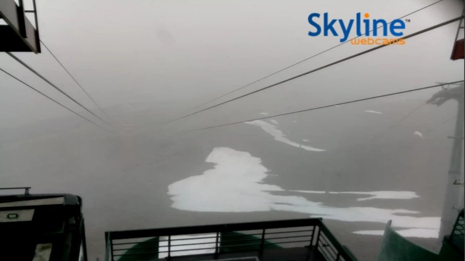 bormioski's tweet photo. Attenzione ⚠️

Oggi la #funivia #Bormio 2000-Cima Bianca rimane chiusa per maltempo 🚡🌧️.
Aperta la cabinovia Bormio-Bormio 2000 fino alle 12:45. https://t.co/9hYC44Jyz2