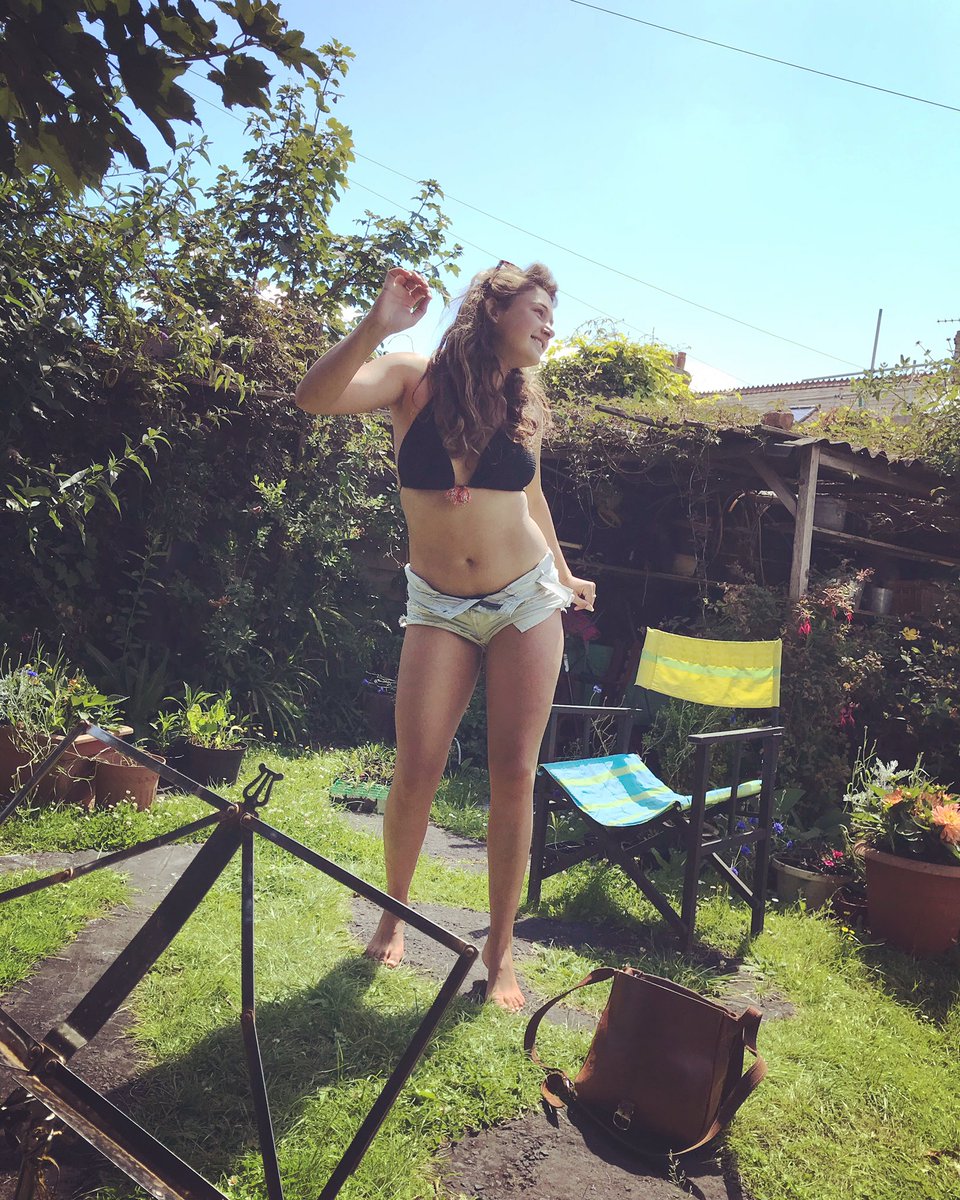 LouJeke's tweet photo. DAAAANCE THEN WHEREVER YOU MAY BE...
See you on my Facebook page at 8pm tonight for live musics. ❤️💃🏽 https://t.co/TLcC5DNcoC