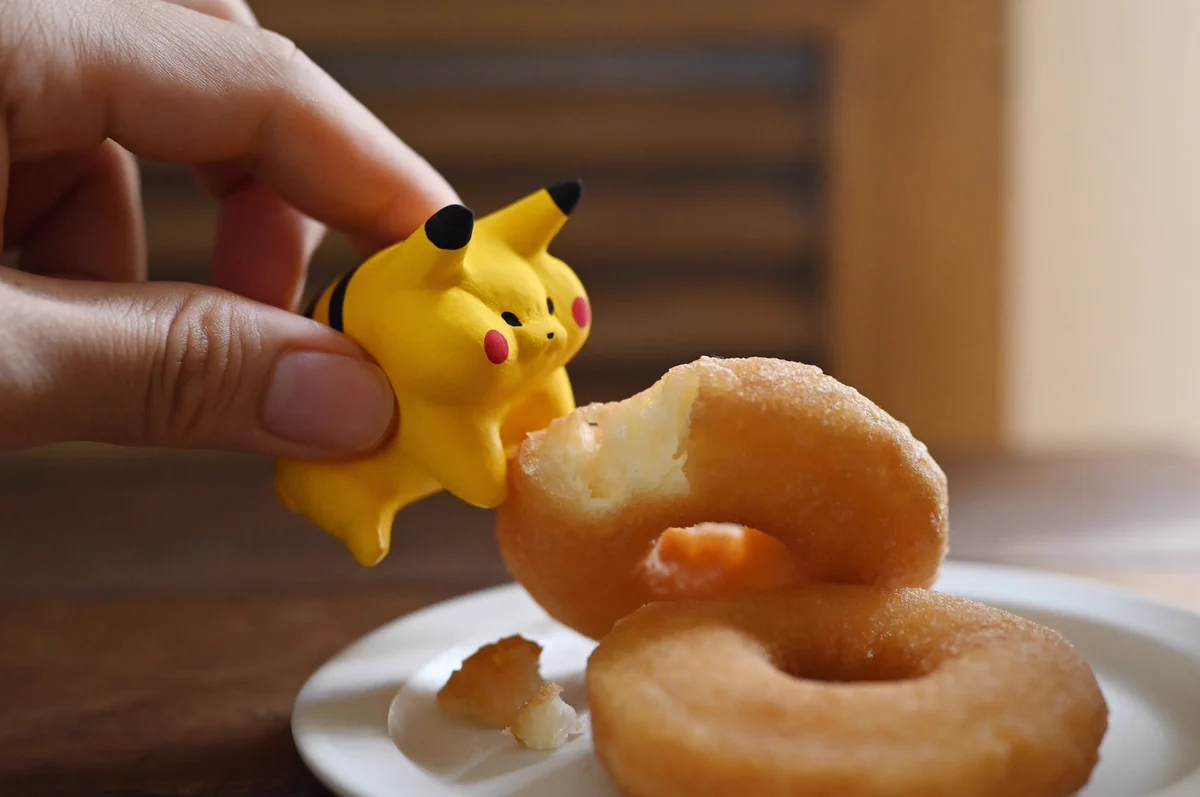 ドーナツを盗み食いしていたピカチュウを捕まえたwww粘土細工のもちもちピカチュウが可愛すぎ！