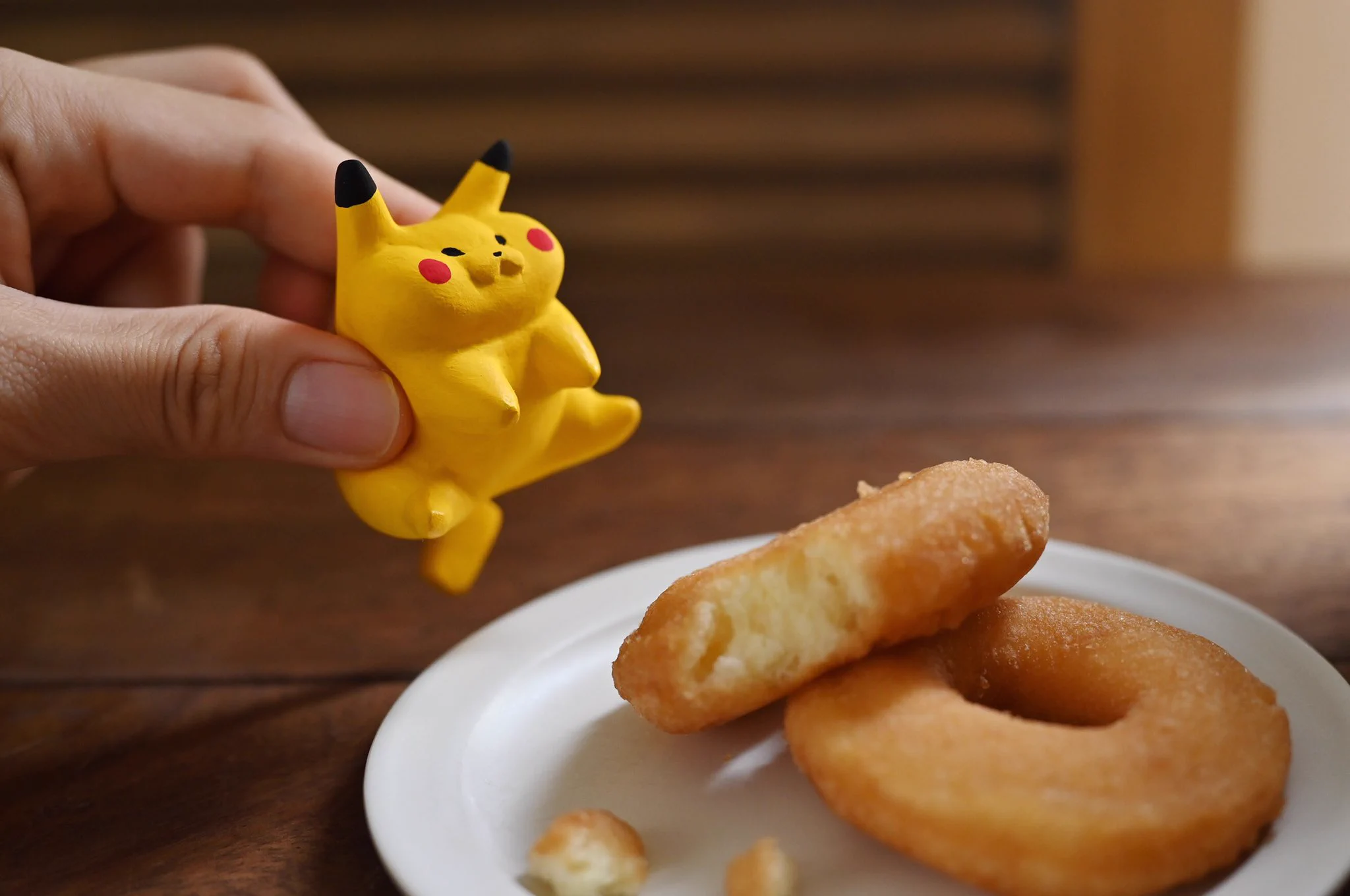 ドーナツを盗み食いしていたピカチュウを捕まえたwww粘土細工のもちもちピカチュウが可愛すぎ！