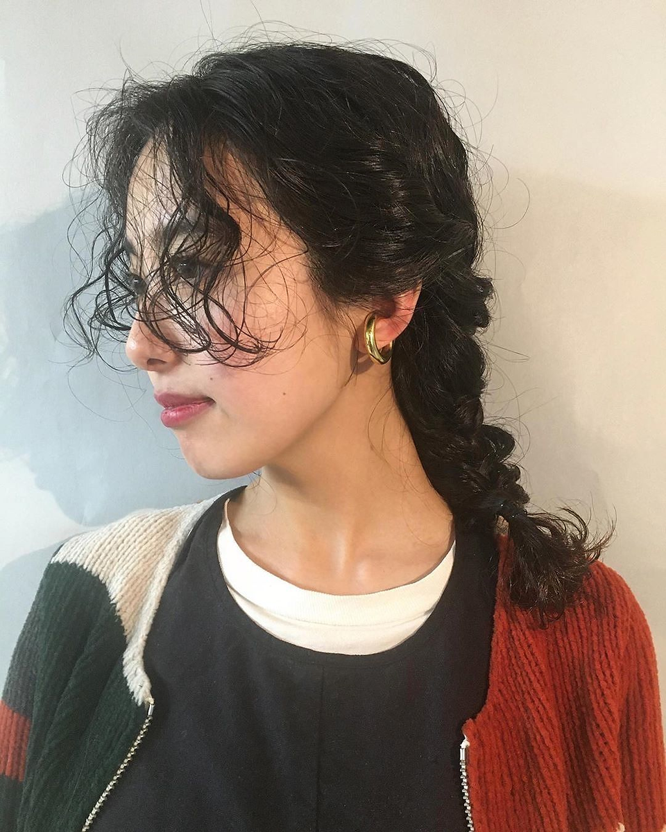 Mery お洒落さんの最新ヘア事情 最近インスタグラムや街でよく見かける ハードなパーマとヘアアレンジを要check トレンドヘア パーマスタイル ヘアアレンジ T Co Tlckqc3ybt