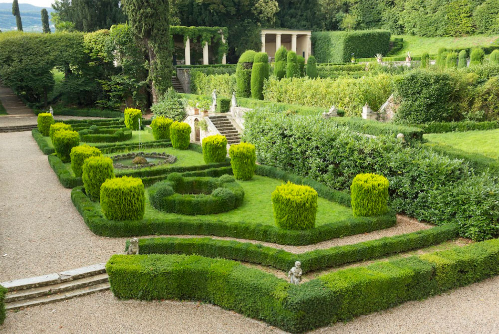 Al #GiardinodiPojega il tempo pare essersi fermato al 1783, anno in cui il conte Rizzardi commissionò all’architetto Trezza il progetto del parco della propria villa. Scopri di più --> bit.ly/332sguf #Negrar (Vr) #VisitVeneto