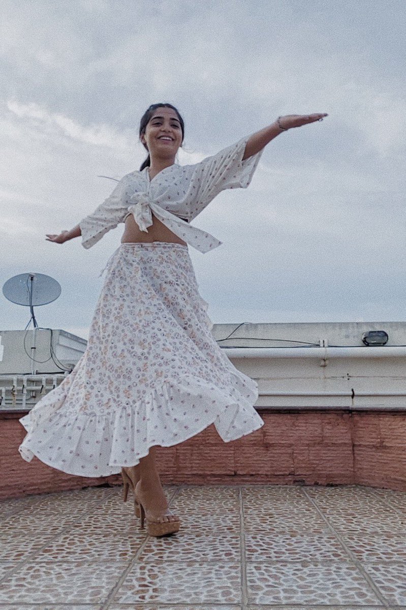 •Nothing great ever comes by sitting on the sidelines•

#virtualshoot with @vasanthphotography 

Wearing <a href="/tamarachennai/">Tamara</a>