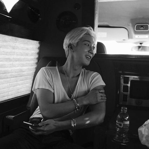 HOONYLQ's tweet photo. he looks so boyfriendish but he'll never be your boyfriend https://t.co/DXZRsqMUjn