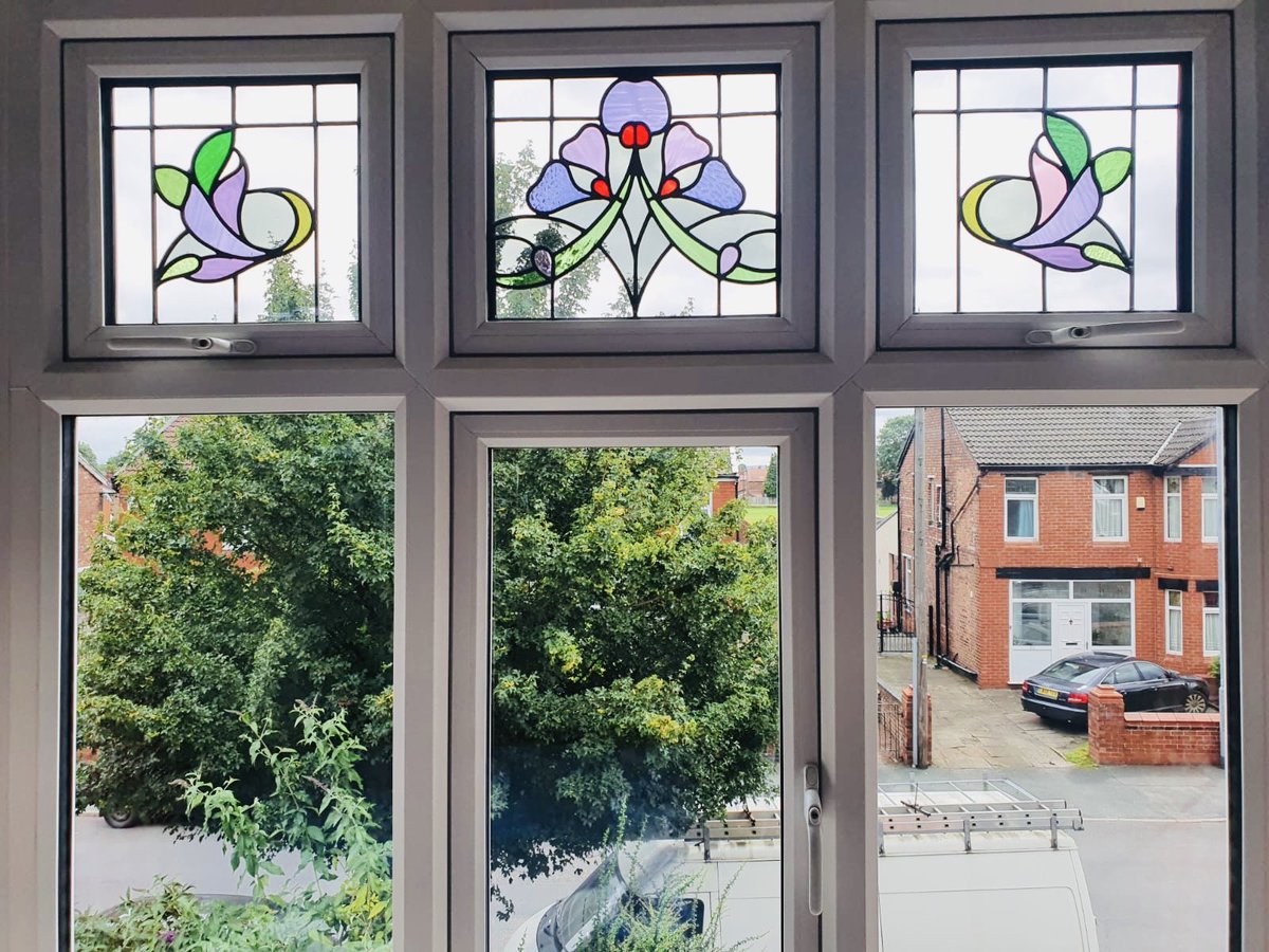 everglade_UK's tweet photo. #stunning #traditional #periodproperty #encapsulations of the original #stainedglass combined with @VEKA_plc #flushsash #foiled #frames #FridayMotivation #FridayFeeling π https://t.co/YFSbVlHyZi
