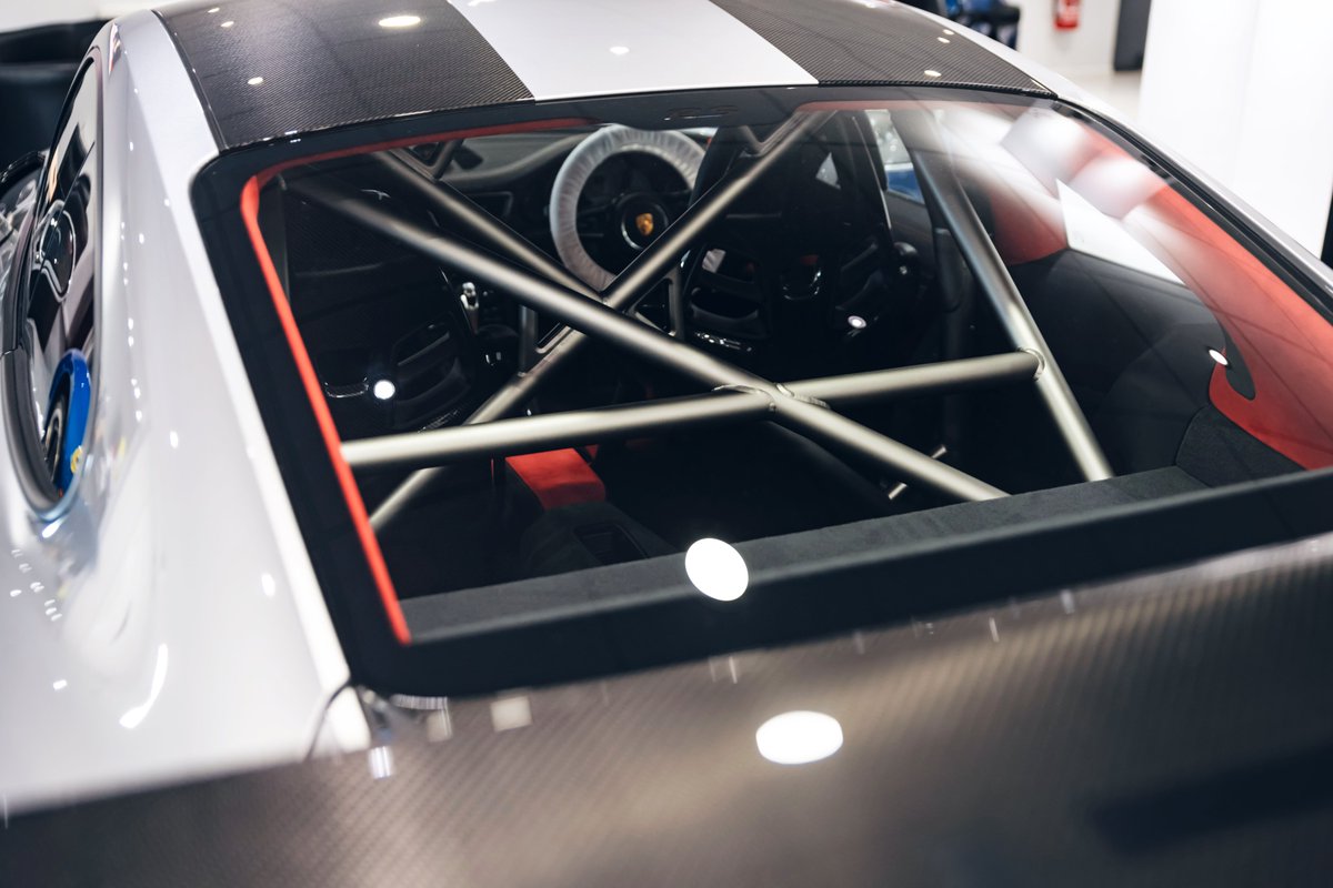 BaytreeCarsLtd's tweet photo. Widowmaker ๐ ๐
#Porsche #911GT2RS #WeissachPackage #RingKing #hypercar #supercars #fridaymorning #FridayMotivation #FridayThoughts #supercars #sports #prestige #performance #derby #derbyshire #GTSilver #carbonfibre #weissachpack https://t.co/1yXyqlLNzt