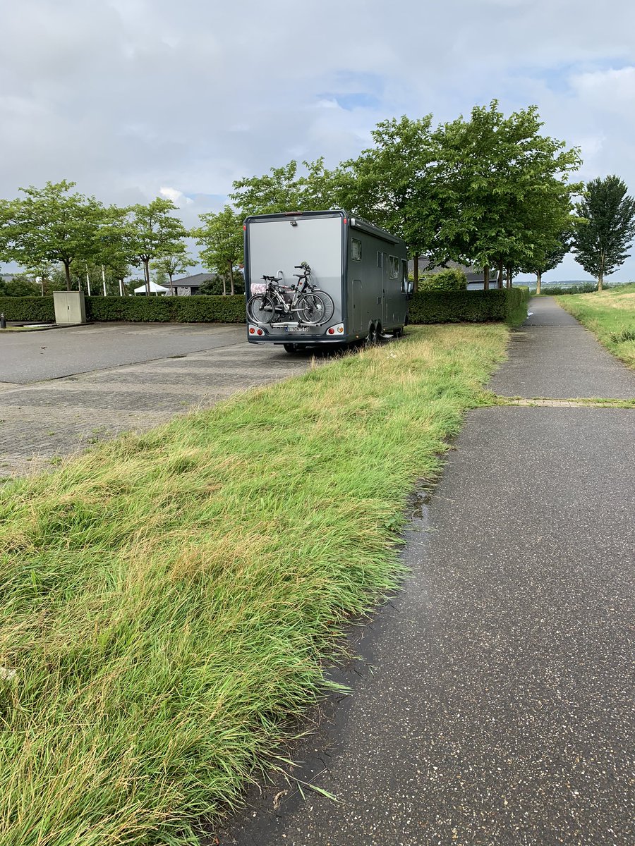 MarcelleV64's tweet photo. @PolitieFlevo is wild kamperen toegestaan bij de Noorderplassen? vannacht op parkeerplaats bij Boathouse https://t.co/kjGd8ftUYr