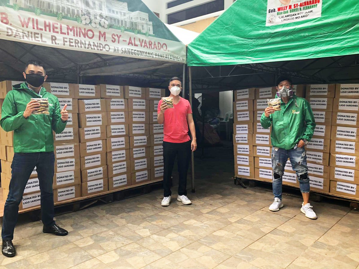 markymarktung's tweet photo. The total number of confirmed cases of coronavirus disease (Covid-19) in this province is now pegged at 956 after 58 new patients were found positive of the dreaded disease. So Ligo Brand tied up with Congressman Jonathan Sy Alvarado by donating 4500 packs of tuyo to Bulacan. 👍 https://t.co/UQWj6rcHNt