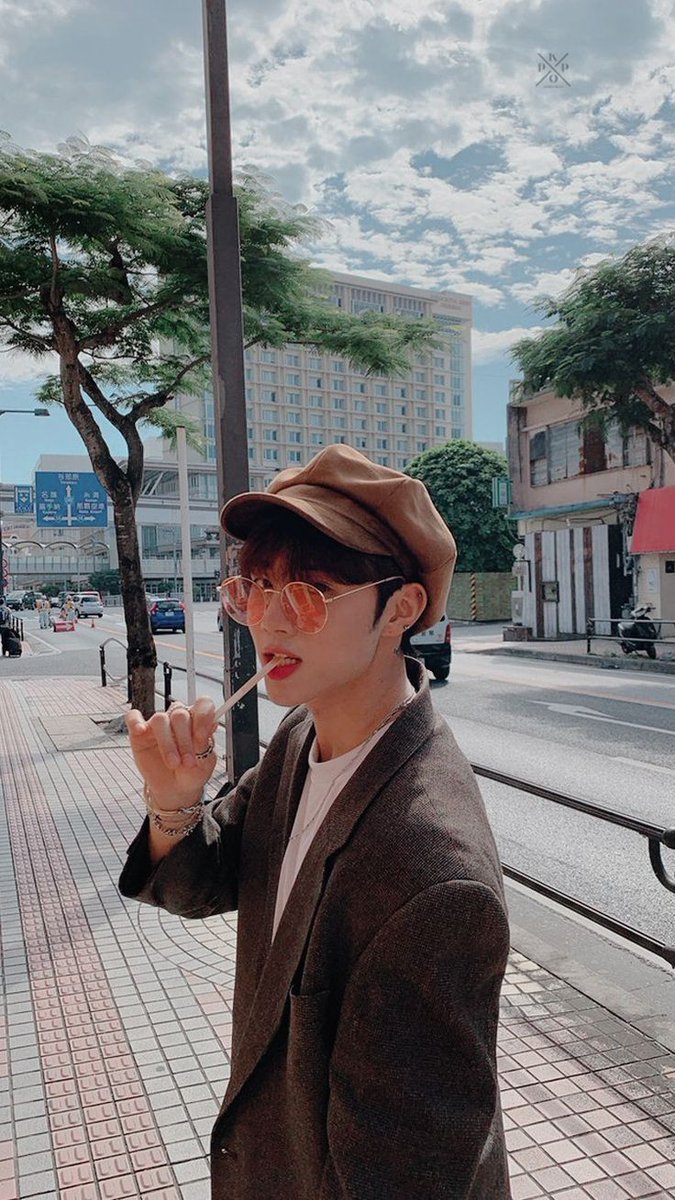 jisungiebb's tweet photo. don’t break the chain 
🍧 lockscreen 
🍧 home screen 
🍧 last song you listened to 
🍧 35th photo in ur gallery 
🍧 8 moots

everyone who wants can do this!! <3 https://t.co/zJ30N2ozRu