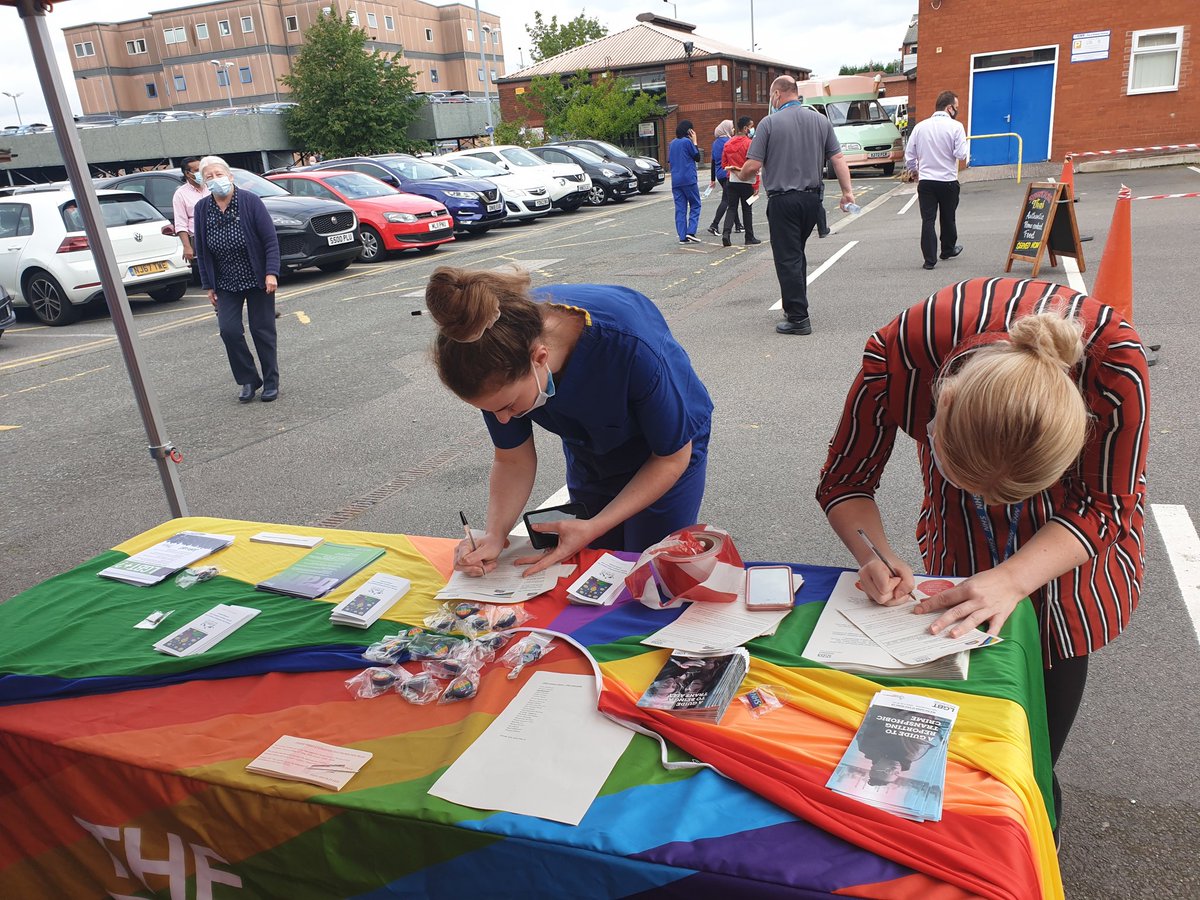 EqualStockport's tweet photo. Great start to #PRIDEFoodieFriday !!! Come and take the #RainbowNHSbage pledge!! @StockportNHS @HRTeam_SFT @LearningDevelo5 @SupportSft @researchstockp1 @odteam_sft https://t.co/j6olLrUMXi