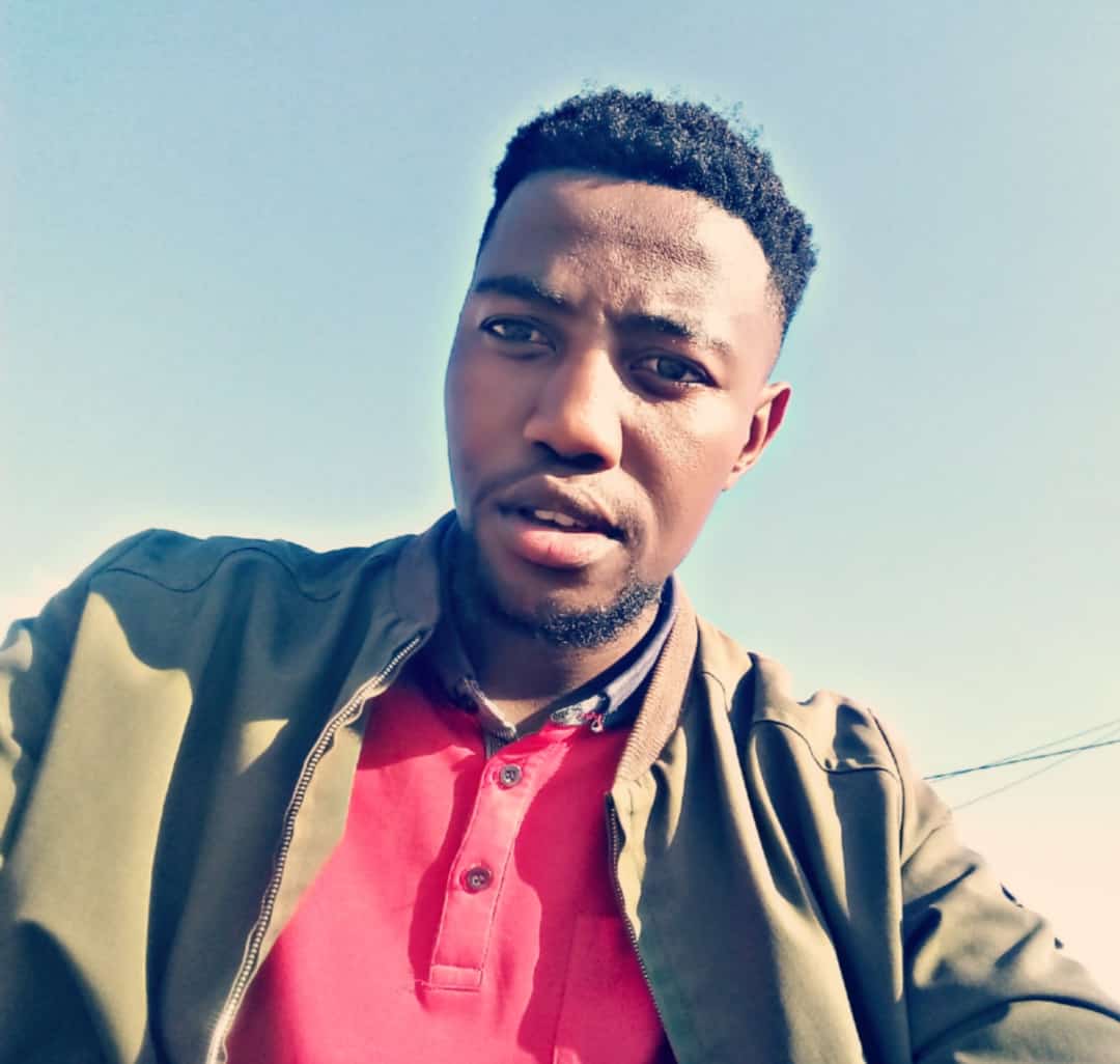 XhentsaKrew's tweet photo. @KinGHousEDJ is also working on his single track titled "Benfica" under Xhentsa Krew, the releasing date will be announced. Please RT and spread the word 🙇

#Benfica #KinGHouseSA #DeepTech #ExpressiveSounds #XhentsaKrew https://t.co/6V0shflBWo