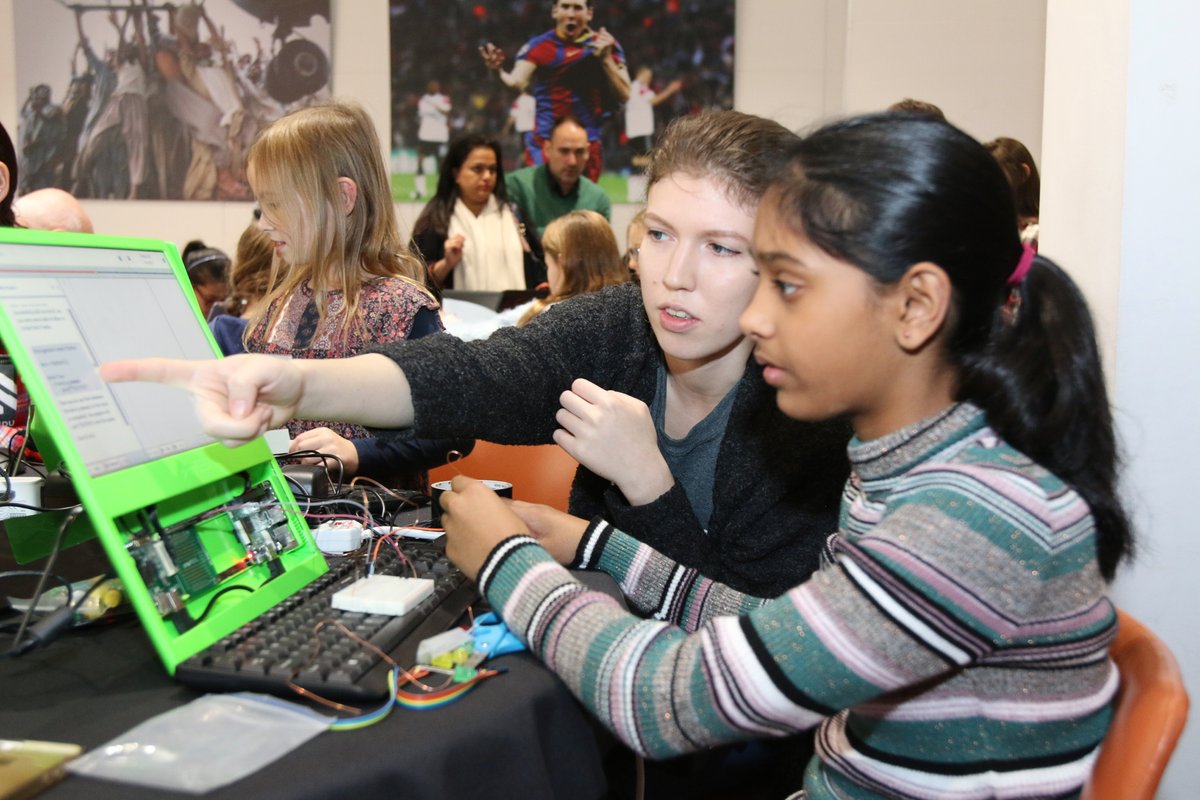 CoderDojo's tweet image. Want to learn more about starting a creative coding club for young people?

Join us for a friendly and helpful #webinar on Wed, July 29, at 5.30pm BST. Discover the support and resources we have available
 
👉attendee.gotowebinar.com/register/33808…

#STEM #edtech