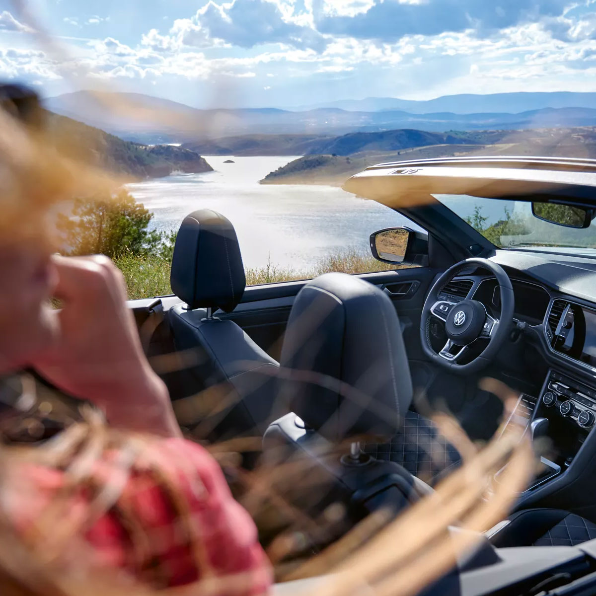 Les cheveux au vent avec le T-Roc cabriolet ! 🔥  #TRoc #cabriolet #Volkswagen #summer2020 #instacars #jeanlain
