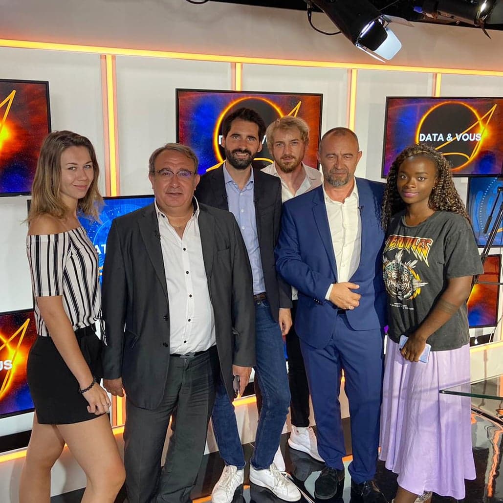 SCC_Info's tweet photo. [ News @SCC_Info  🎥]
A la rentrée, retrouvez l'émission #Data&amp;Vous by SCC.
La donnée n'aura plus de secret pour vous.
Pour ce premier numéro, nous avons le plaisir de recevoir Pascal Couzinet de chez @QuantumFR.
Merci à notre expert Pascal SEBAT. https://t.co/f9n1JWCKaZ