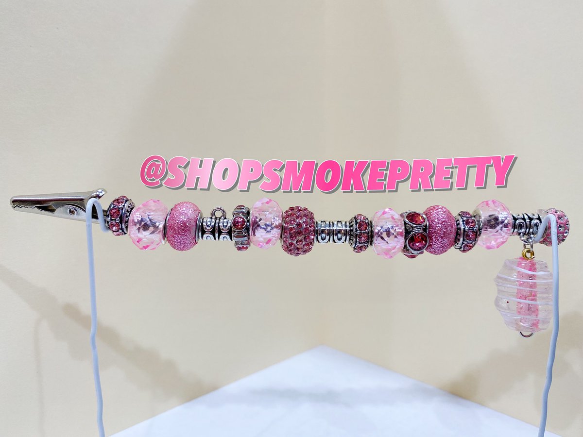 ShopSmokePretty's tweet photo. SMOKE LIKE A BAD BITCH
This “BABYGIRL” clip is available for CUSTOMIZATION! Add your choice chains, charms, and/or letters! 
Available for Pick Up, Drop Off, &amp; Shipping!
👅👄👛🦩🌸🌷🎟🩰💒🎀

#SMOKELIKEABADBITCH 
#blackownedbusiness #roachclip #stoner #stonergirl #bluntclip https://t.co/8aY2U9Nbet