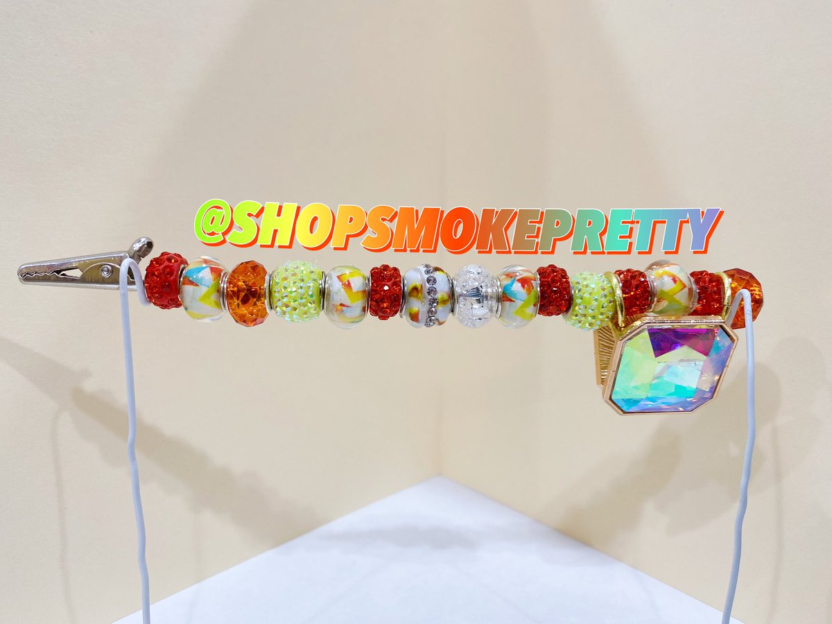 ShopSmokePretty's tweet photo. SMOKE LIKE A BAD BITCH
This “DRAMA QUEEN” clip is available for purchase.
Available for Pick Up, Drop Off, &amp; Shipping!
🧶👘🥻🔥💥☄️📙🧡📳🟠 

#SMOKELIKEABADBITCH 
#blackownedbusiness #roachclip  #stoner #stonergirls #stonergirl #pothead #doobieclip #doobie #roach #bluntclip https://t.co/myhTvFj3vJ