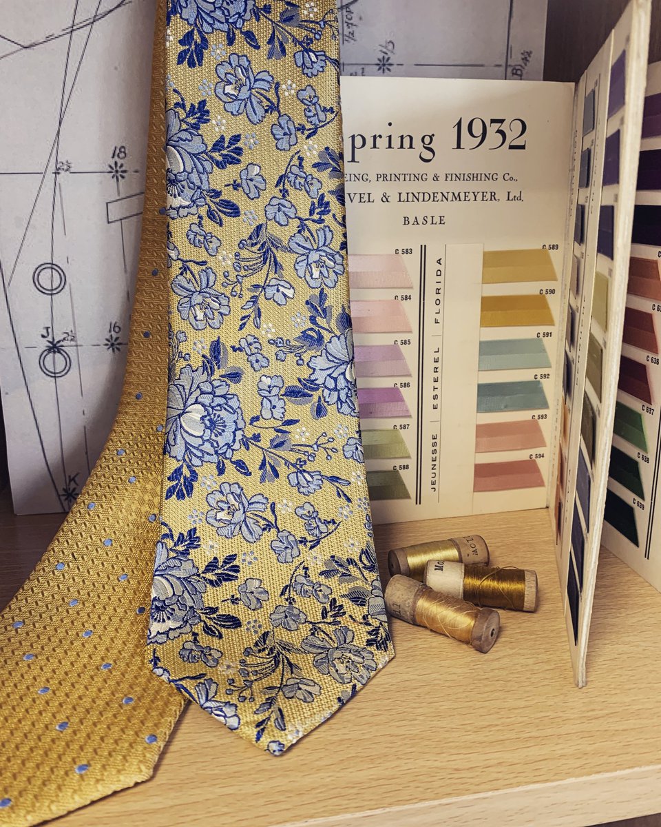 MichelsonsUK's tweet photo. The best thing about colour trends is that you know they will always keep coming back. We love this colour card dating back to 1932 💛 #mensfashion #mensaccesories #menswear #colourtrends #colour #yellow #archive #colourcard #inspiration #ties #Michelsons https://t.co/4Q0Ca3bdMC