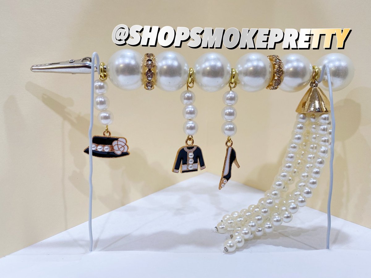 ShopSmokePretty's tweet photo. SMOKE LIKE A BAD BITCH
This “BUSINESS” clip is available for purchase.
Available for Pick Up, Drop Off, &amp; Shipping!
👁🦢🥼👟🐚🎲🛁🩹🤍🗯 

#SMOKELIKEABADBITCH 
#blackownedbusiness #roachclip  #stoner #stonergirls #stonergirl #pothead #doobieclip #doobie #roach #bluntclip #blunt https://t.co/Jxr18AdP3N