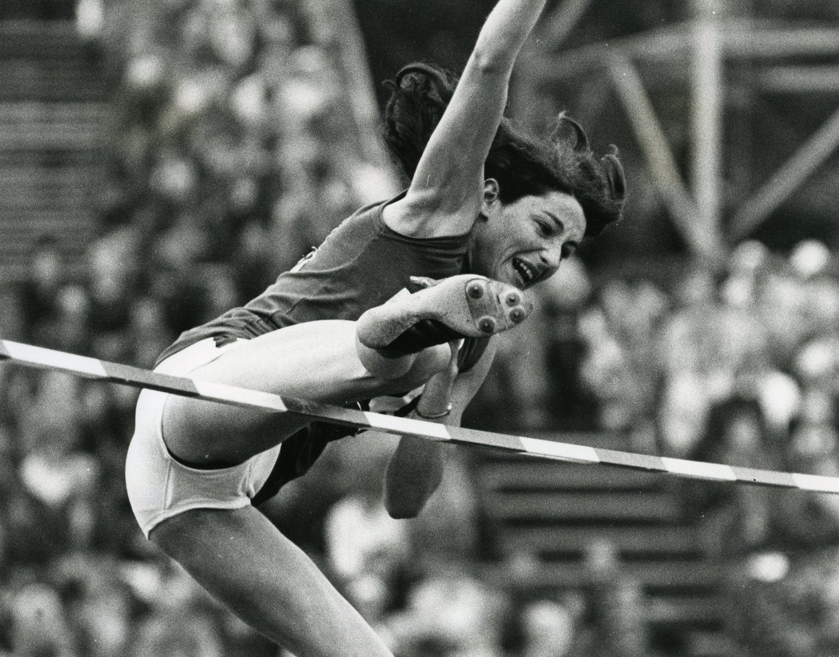 unistirarchives's tweet photo. @KeithCharters @leslie_roy1 @Team_Scotland @scotathletics @sportscotland @sportinghistory @SMN_Scotland There were still some competitors who hadn't yet adopted the new technique at #Edinburgh70 #highjump https://t.co/ncaQRTg9sx