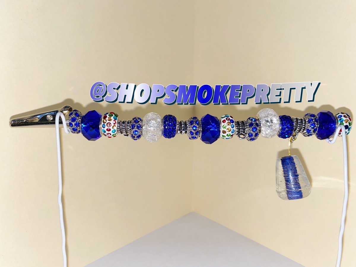 ShopSmokePretty's tweet photo. SMOKE LIKE A BAD BITCH
This “CONFIDENCE” clip is available for CUSTOMIZATION! Add your choice chains, charms, and/or letters! 
Available for Pick Up, Drop Off, &amp; Shipping!
🥶🧞‍♂️🦋🥏🌌💎🧿💙🌀💦

#SMOKELIKEABADBITCH 
#blackownedbusiness #roachclip #stoner #stonergirl #blunt #weed https://t.co/t19XOYHHpx