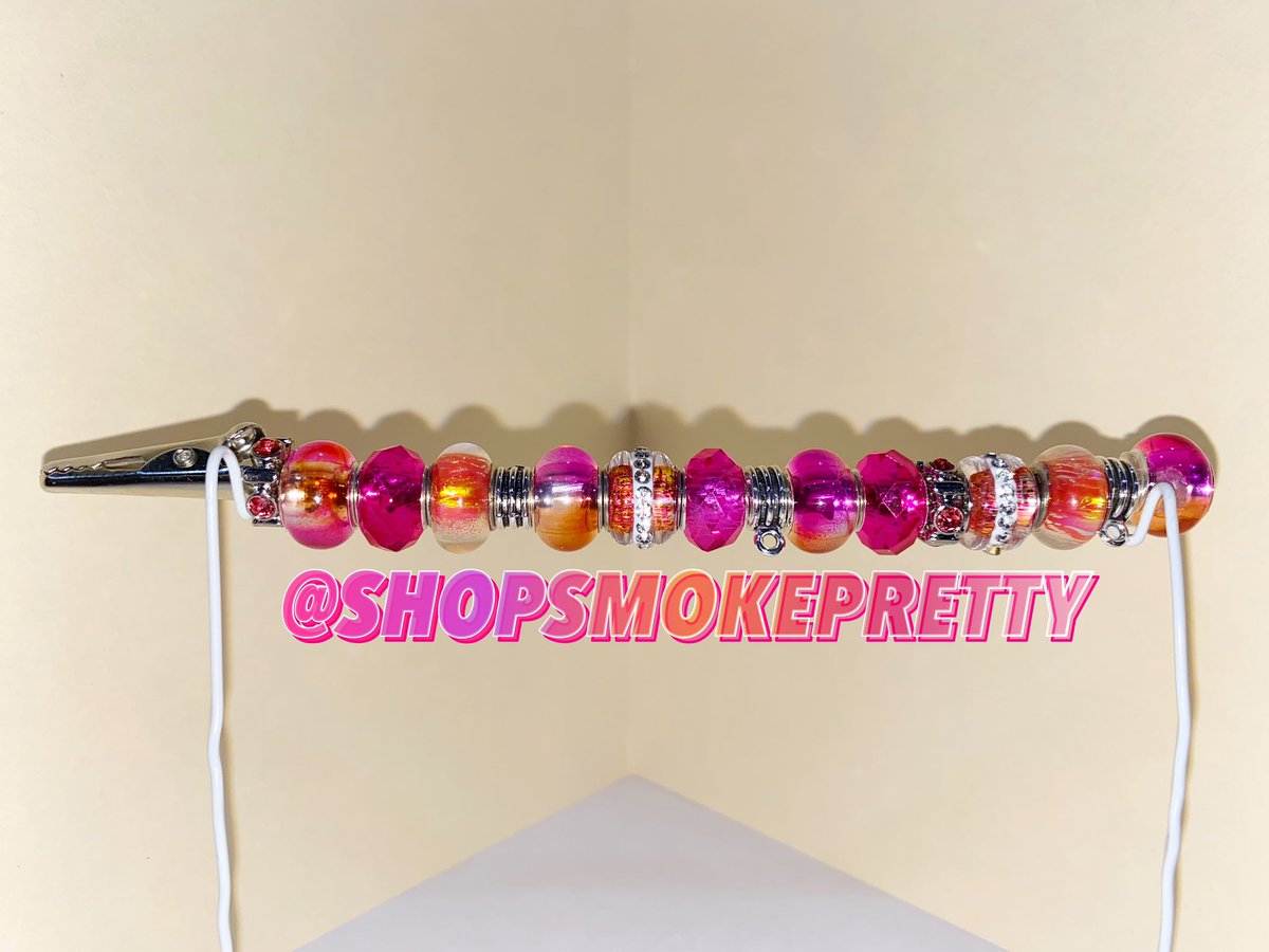 ShopSmokePretty's tweet photo. SMOKE LIKE A BAD BITCH
This “FUCHSIA” clip is available for CUSTOMIZATION! Add your choice chains, charms, and/or letters! 
Available for Pick Up, Drop Off, &amp; Shipping!
🌺💗🌷💓🩰💖🏩💝🎆💞💒🧫💘🛍🛍💕

#SMOKELIKEABADBITCH 
#blackownedbusiness #roachclip #stoner #stonergirl #weed https://t.co/Z4D9D5Nrcz