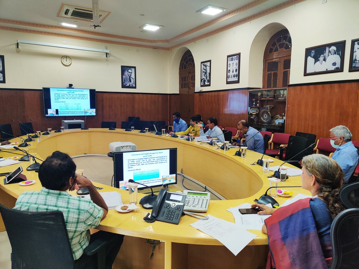 DrmMys's tweet image. Displaying high intensions &amp;amp; sincere efforts, #Mysuru division organized another successful business meet with ten high worth customers. Division committs itself to resolving the bottlenecks &amp;amp; expand freight business.

#BusinessDevelopmentUnit #IndianRailways