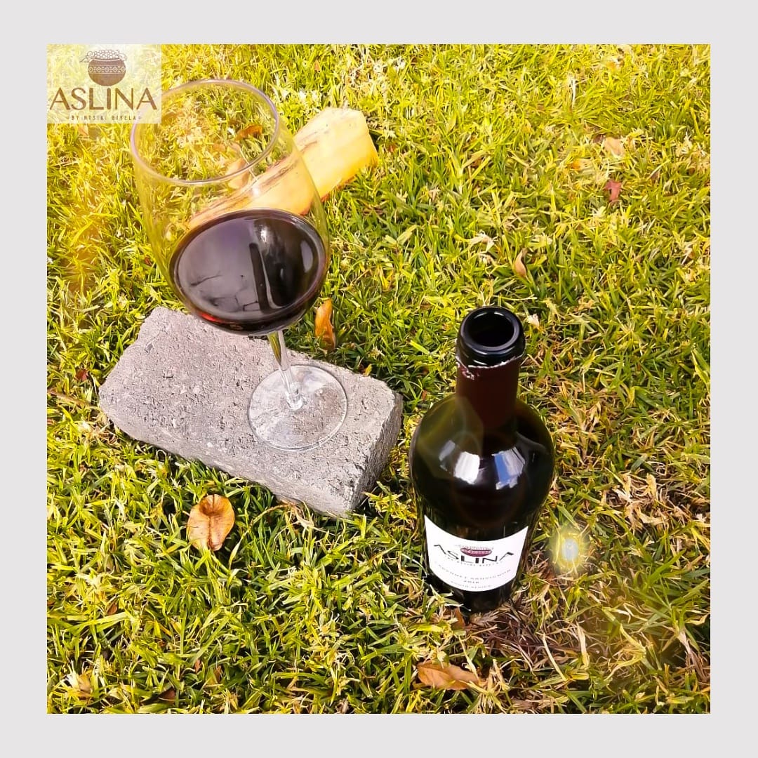 AslinaWines's tweet image. When passion is bottled up and poured into a wine glass at a precise moment ❤️

#clientpic❤️ #aslina #aslina_wines #aslinawines