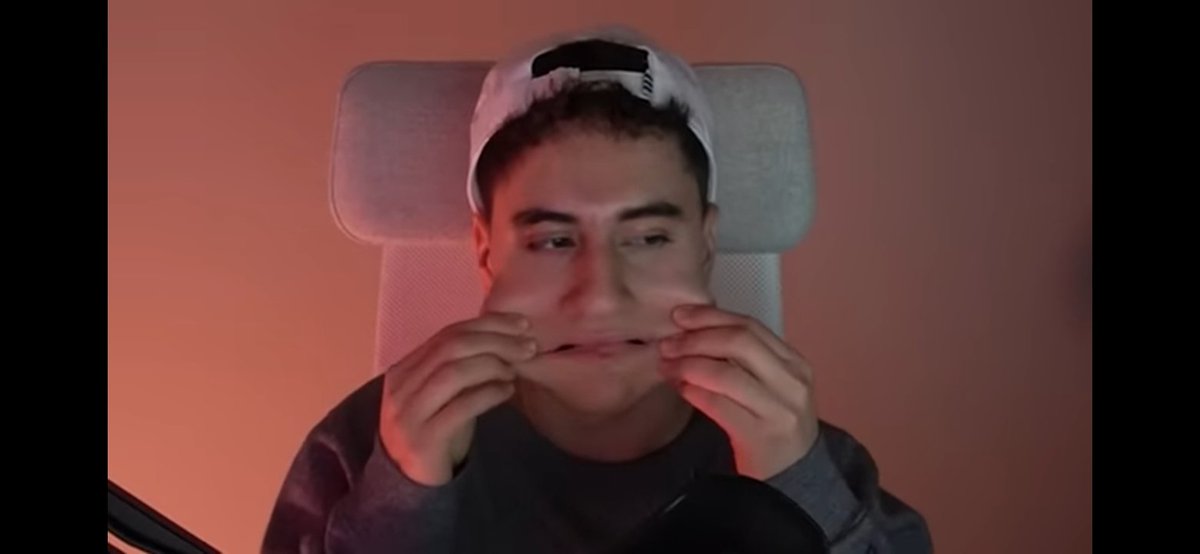 Rat41502064's tweet photo. @AnixRBLX  👁👄👁 https://t.co/NjtGkzm3tK