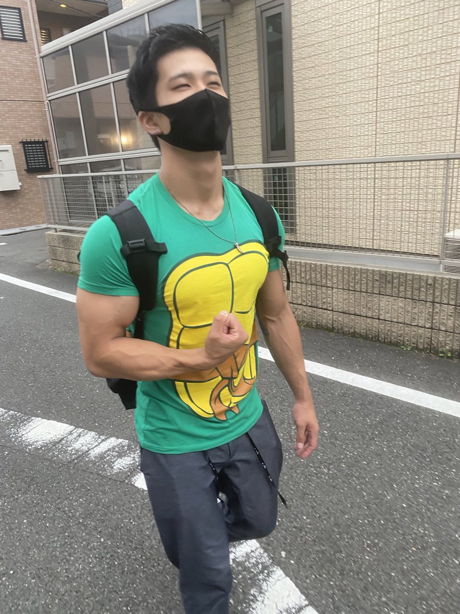 Naasuke_fit's tweet photo. 罰ゲームに負けてこの服でBBQ参戦です、、、 https://t.co/0yS7gNWREs