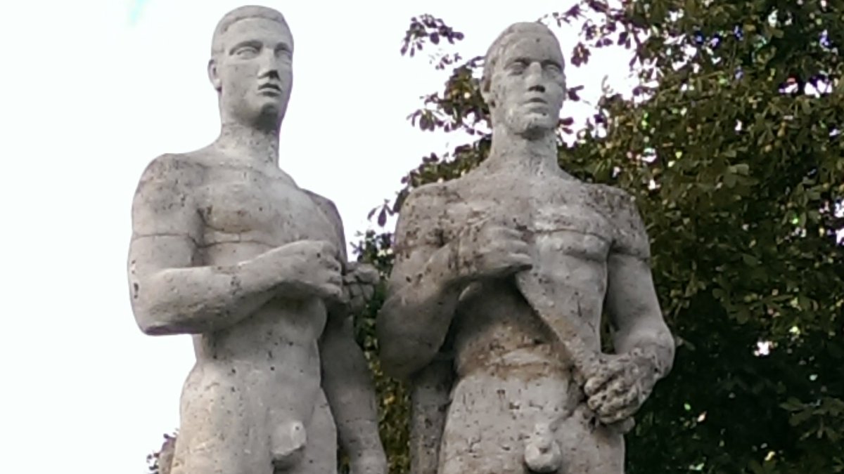The torch relay explicitly links Nazi Germany to ancient Greece. The metaphor of the relay isn't subtle (see also Karl Albiker's relay runner statues). It implies that Ancient Greece literally passed the baton to Nazi Germany 6/