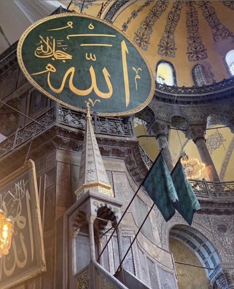 yfpala's tweet photo. Bu sancağı tekrardan minberde gördük ya daha ne olsun. Rabbimize hamdolsun.  #AyasofyaCamii https://t.co/lkEesfx64H