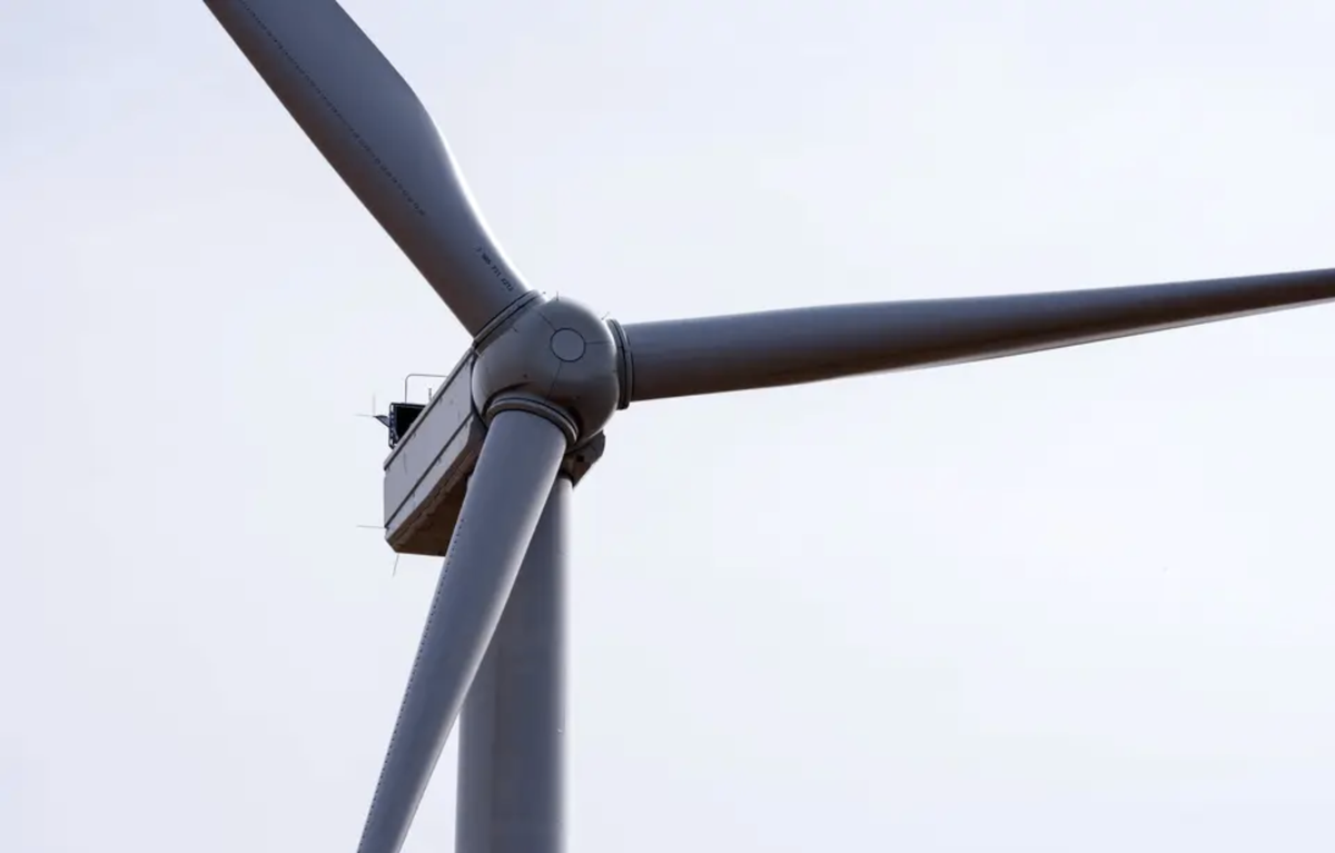Fr_Malan's tweet photo. Le rechargement de nos voitures grâce aux éoliennes ? 💨Une innovation qui veut s'installer sur les axes routiers afin de recharger près de 300 kilomètres en 10 minutes seulement. L'électrique a le vent en poupe ! https://t.co/TvUF2QyHd8