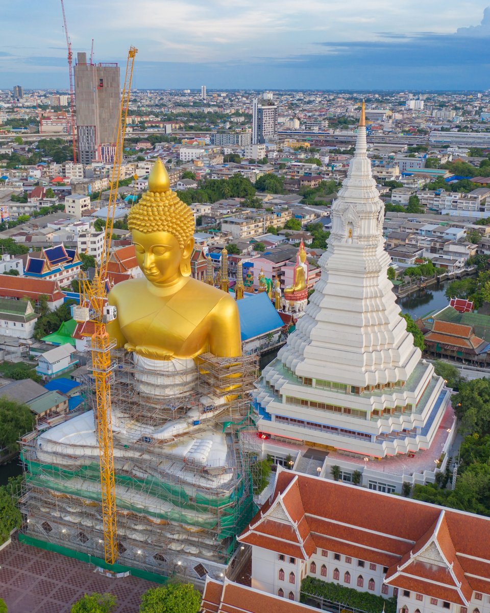 #AerialView of the Giant #GoldenBuddha in #WatPaknam.  

📷  instagram.com/p/CDBNkASBsV6/
⁣⁣
⁣⁣⁣#discoveringbangkok #buddhaimage #stupa  #bangkokskyline #chaophrayariver #buddhisttemple #ayutthayakingdom #bangkoksights #bangkoklandmark #templesofbangkok #bangkoktouristattraction