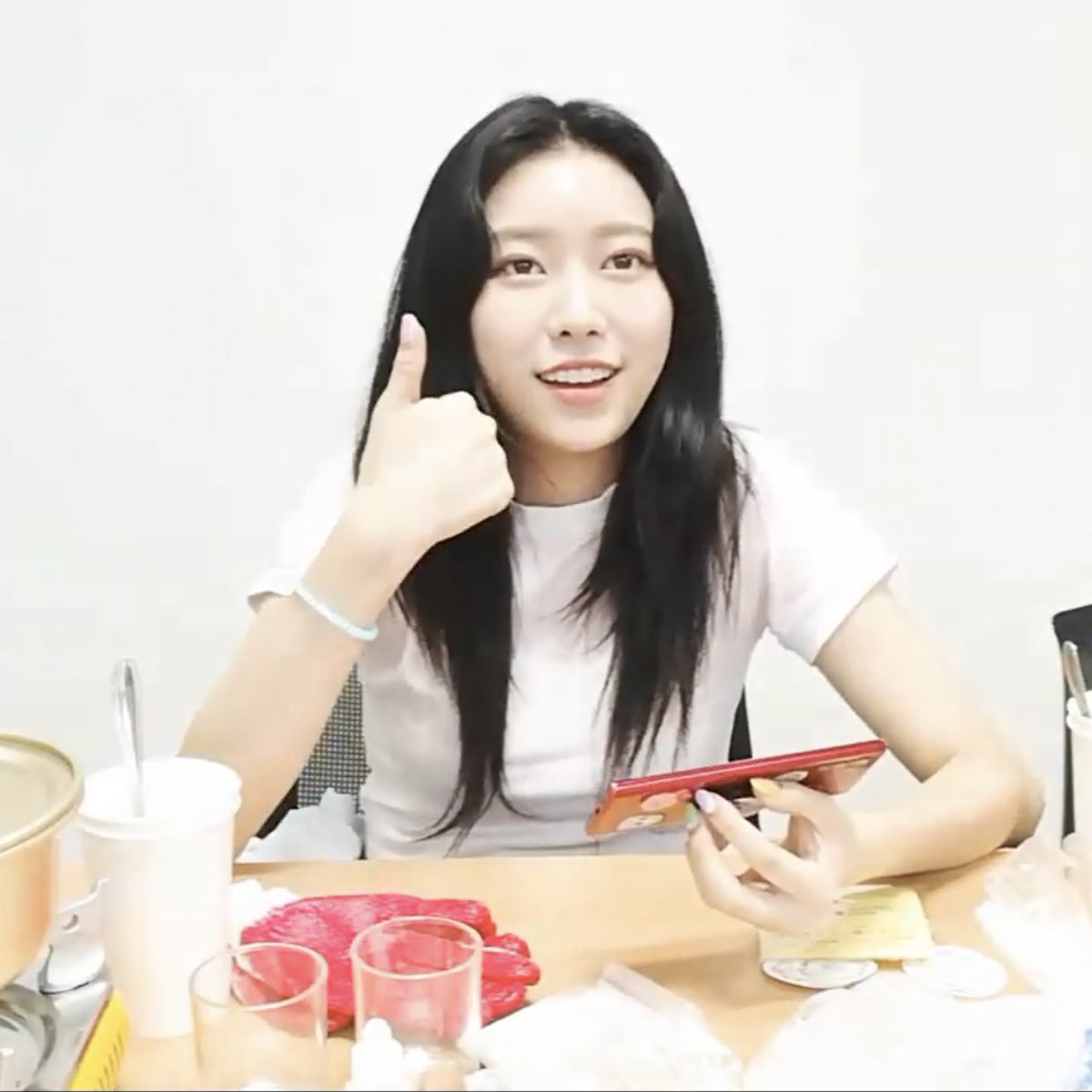 janepix's tweet photo. jane on her v-live today 🥺 https://t.co/EgOasN1NiV