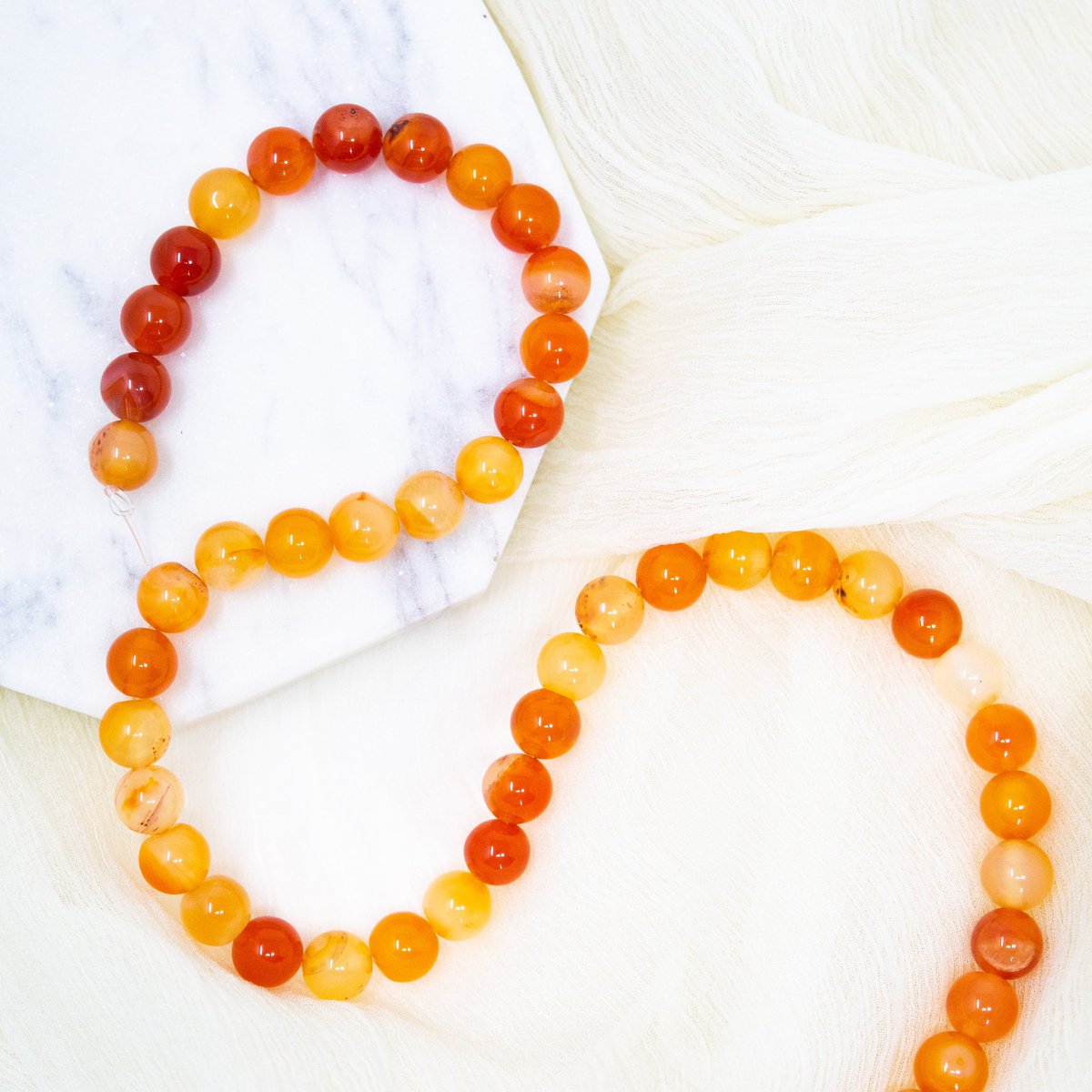 It goes without saying, but we LOVE beads! The colour of these Carnelian beads is lush. Check out our website for all our beads: 

biglittle.store/products/round…

#beads #carnelianbeads #crafts #jewelrydesign #jewelrymaking #jewellery