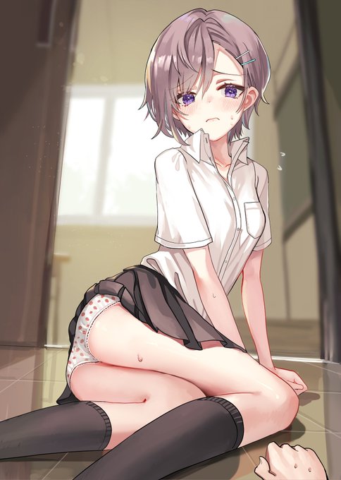 いつもクールなあの子のパンツはいちご柄だった…🍓🍓🍓 