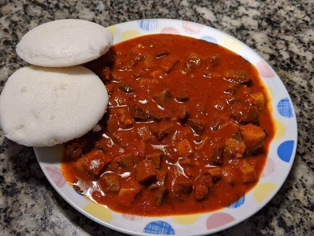 The Real One (they're on FB) in IC Colony does Goan sausages (1200/kh), sorpotel and roast chicken (700/kg), roast pork and smoked chicken (750/kg) and smoked pork (800/kg). Recco by  @sanguine30Call 9820798999 (pick up only). Look at the choris 