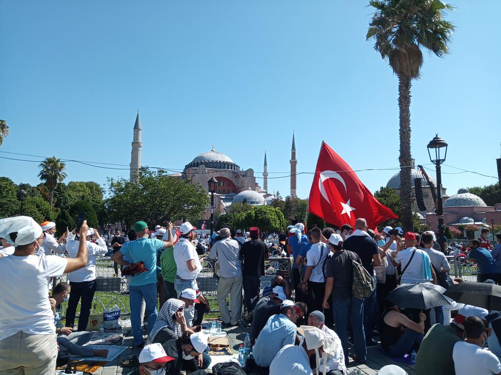 erkancav's tweet photo. Türkiye, İslâm Âlemi ve Dünya açısından dönüm noktası anlar.. 
Tarih inşaası..
#AyasofyaCamii https://t.co/Jza22Gmj2p