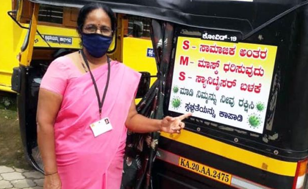 DDChandanaNews's tweet photo. ಉಡುಪಿ: ಮಧ್ಯರಾತ್ರಿ ಊರಿನ ಮಹಿಳೆಯೊಬ್ಬರಿಗೆ ಹೆರಿಗೆ ನೋವು ಕಾಣಿಸಿಕೊಂಡಾಗ ಸ್ವತಃ ಆಟೊ ಚಲಾಯಿಸಿಕೊಂಡು ಆಸ್ಪತ್ರೆಗೆ ಸೇರಿಸಿ ಮಾನವೀಯತೆ ಮೆರೆದಿದ್ದಾರೆ ಆಶಾ ಕಾರ್ಯಕರ್ತೆ ಹಾಗೂ ಆಟೊ ಚಾಲಕಿಯೂ ಆಗಿರುವ ಉಡುಪಿ ತಾಲೂಕಿನ ಪೆರ್ಣಂಕಿಲದ ರಾಜೀವಿ.
#SaluteCovidWarriors https://t.co/ki72rfTtpb